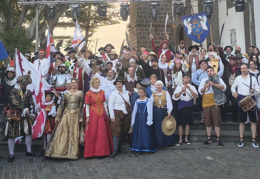 Participantes en la escenificación de la batalla de El Batán, organizada por la organizado por la Asociación para la Divulgación de la Historia de Canarias (Adhica) en colaboración con el Ayuntamiento de Santa Brígida