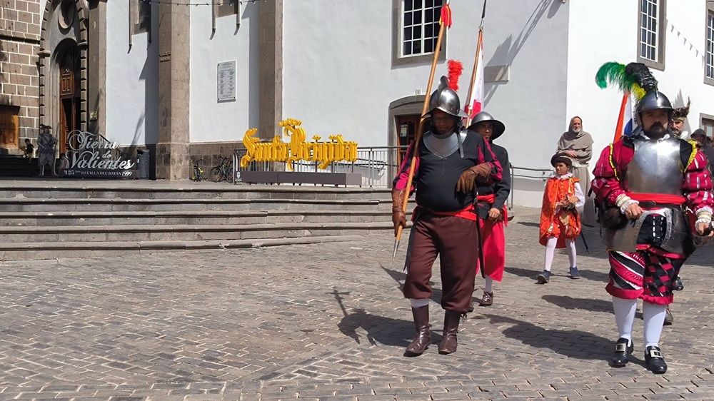 Participantes en la escenificación de la batalla de El Batán, organizada por la organizado por la Asociación para la Divulgación de la Historia de Canarias (Adhica) en colaboración con el Ayuntamiento de Santa Brígida